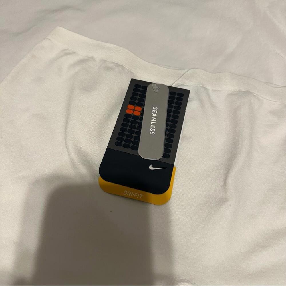 Nike Standard Seamless Shorts - Picture 6 of 6